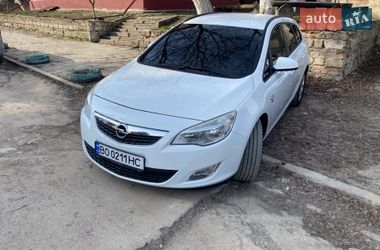 Універсал Opel Astra 2012 в Чорткові