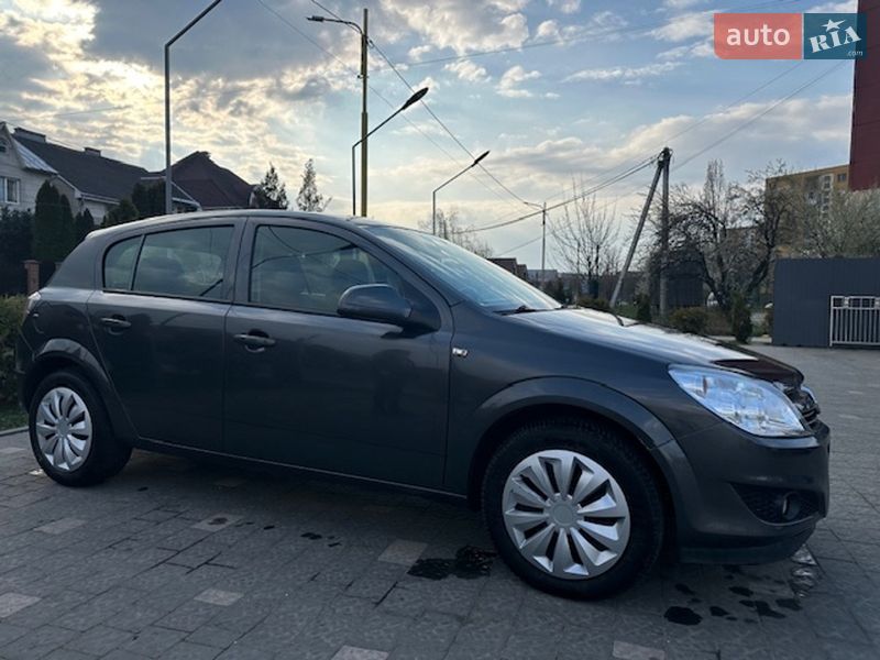 Хетчбек Opel Astra 2012 в Ужгороді