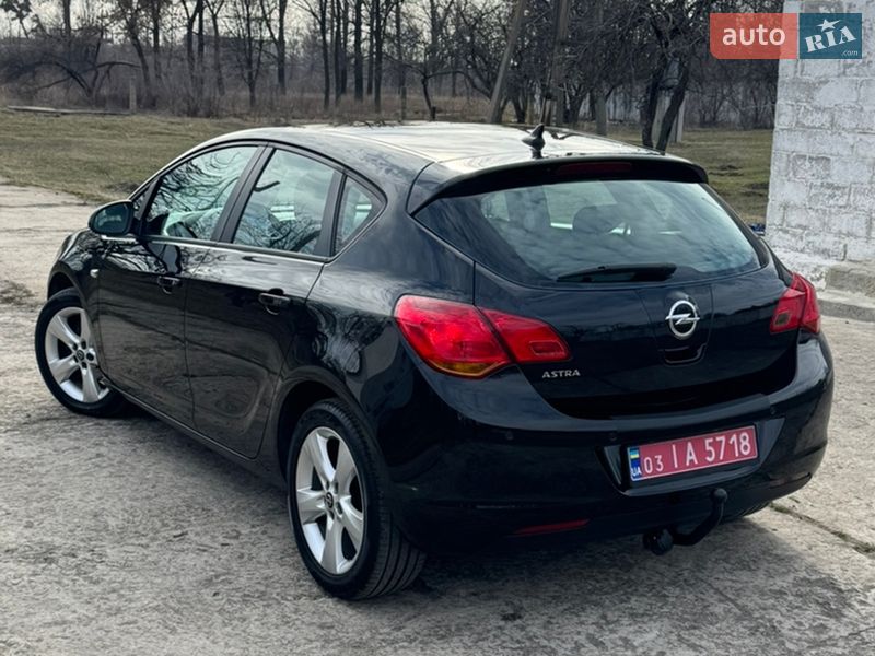 Хэтчбек Opel Astra 2010 в Слобожанском