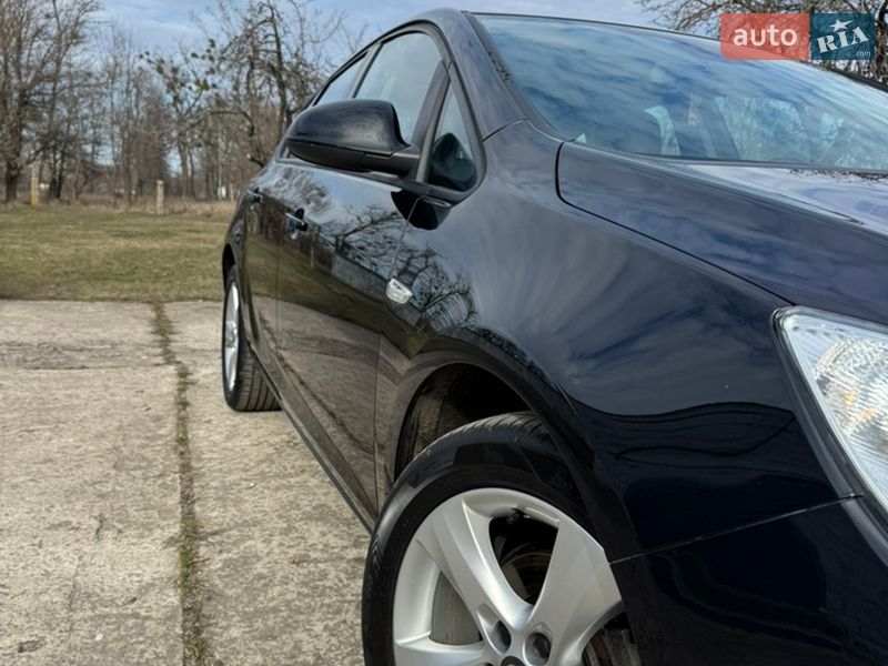 Хэтчбек Opel Astra 2010 в Слобожанском