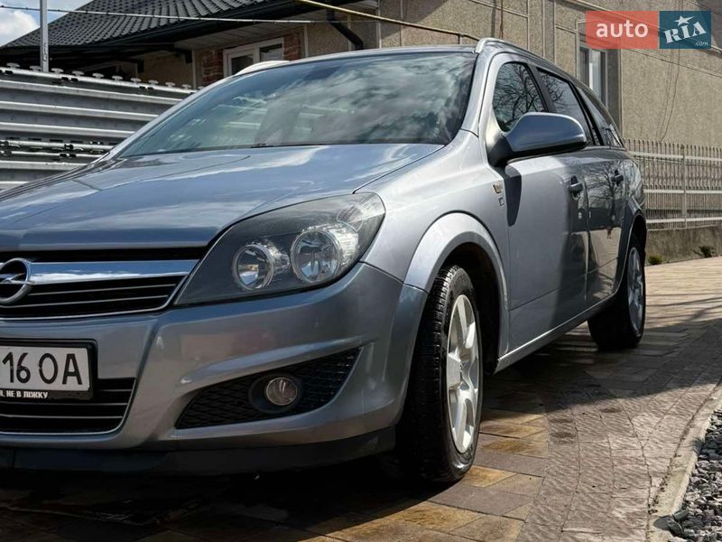 Универсал Opel Astra 2010 в Львове