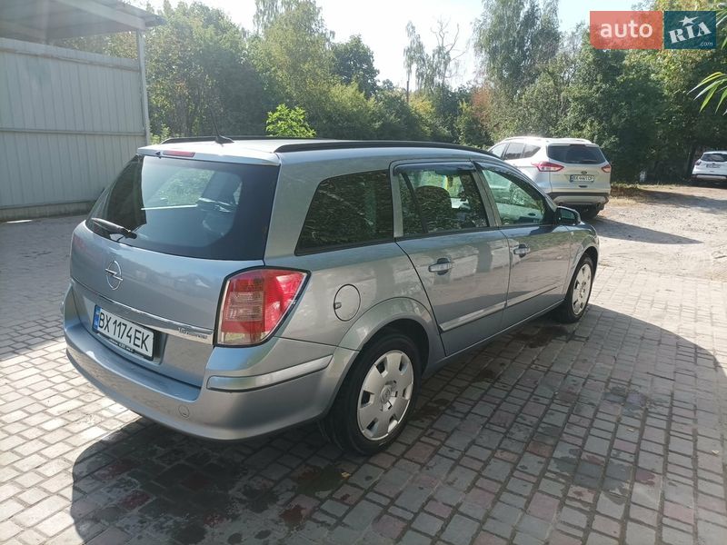 Универсал Opel Astra 2006 в Волочиске