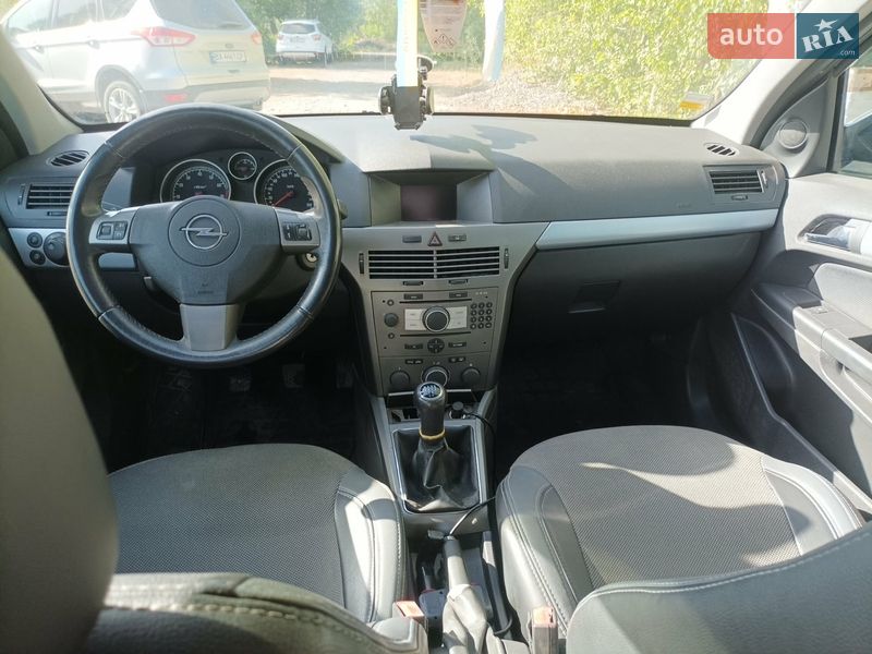 Универсал Opel Astra 2006 в Волочиске
