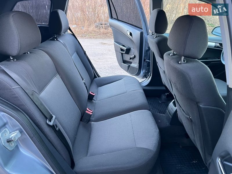 Универсал Opel Astra 2005 в Луцке