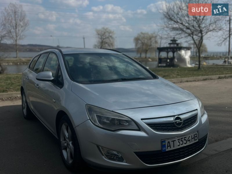 Opel Astra 2011