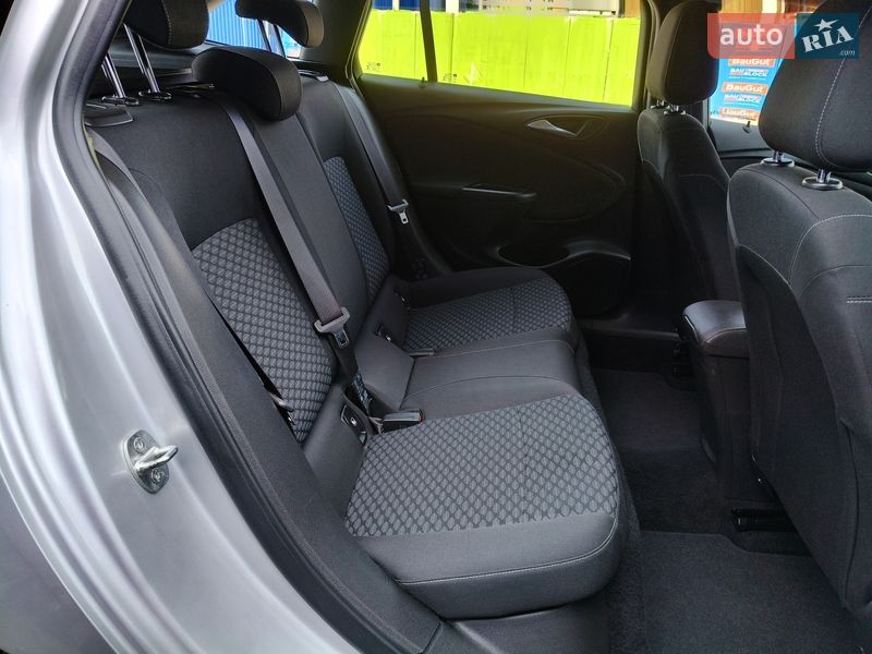 Универсал Opel Astra 2018 в Калуше