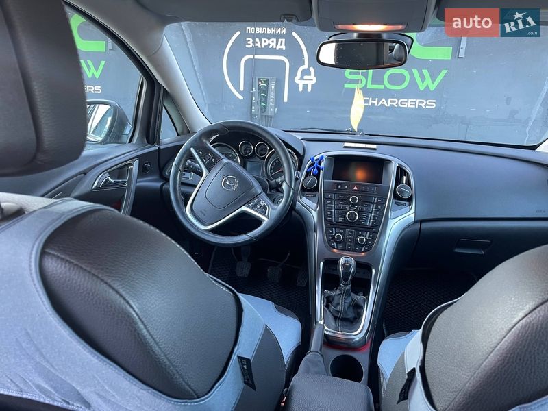 Універсал Opel Astra 2011 в Чернігові