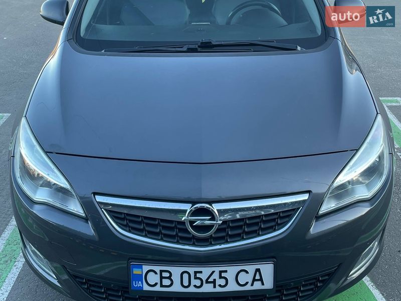 Універсал Opel Astra 2011 в Чернігові