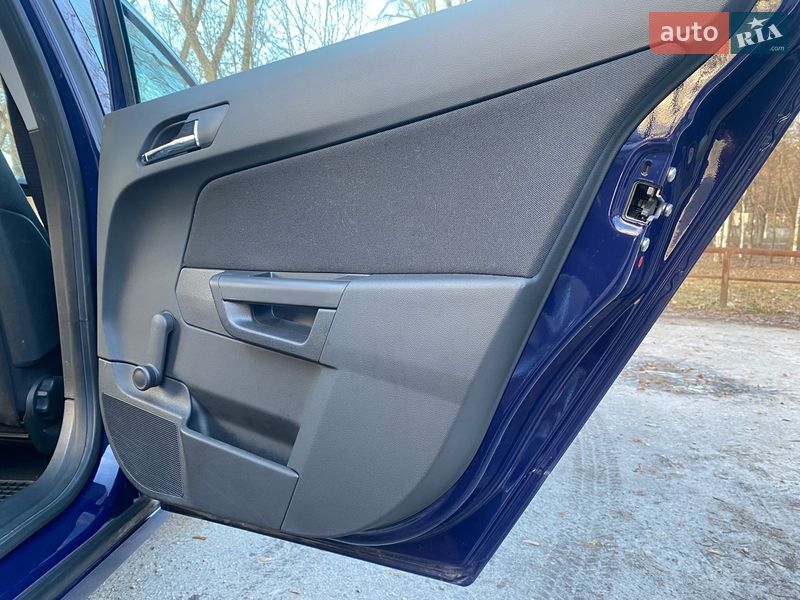 Универсал Opel Astra 2013 в Киеве фото 81 Универсал Opel Astra 2013 в Киеве