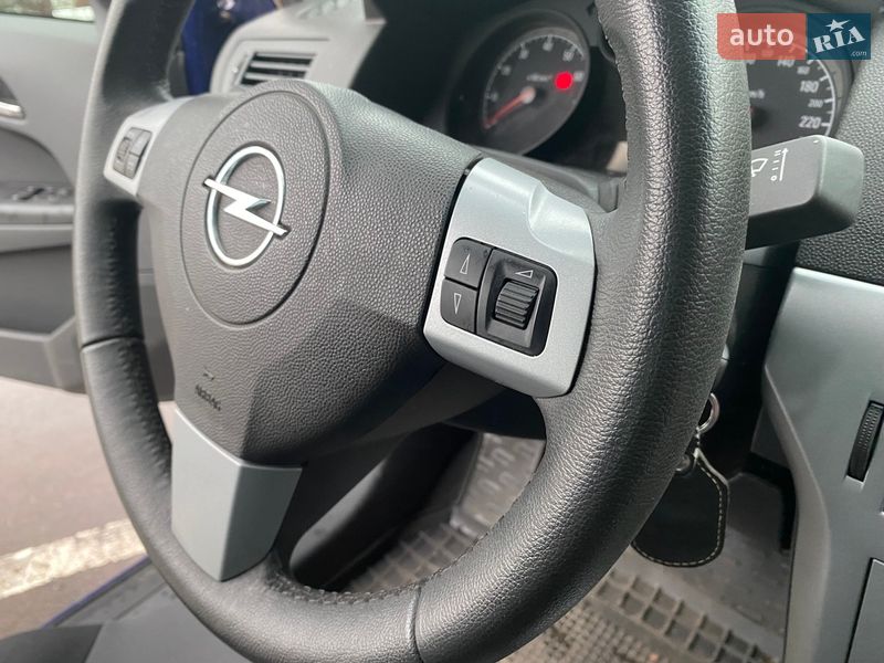 Универсал Opel Astra 2013 в Киеве фото 96 Универсал Opel Astra 2013 в Киеве