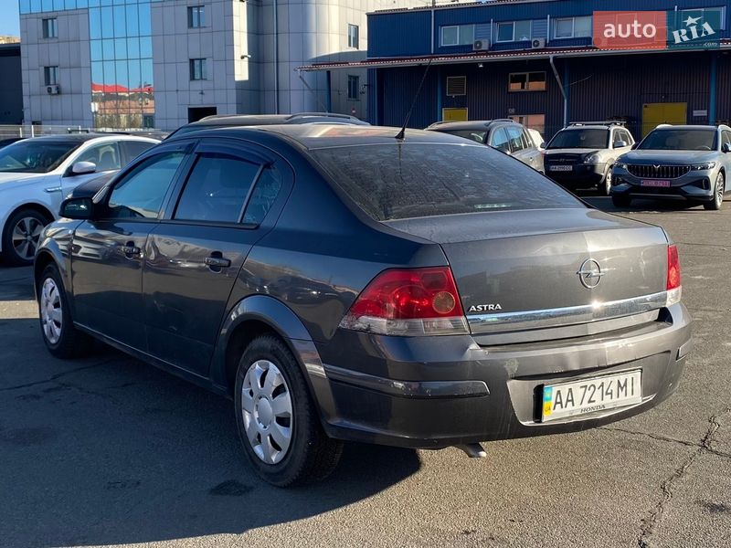 Седан Opel Astra 2012 в Киеве