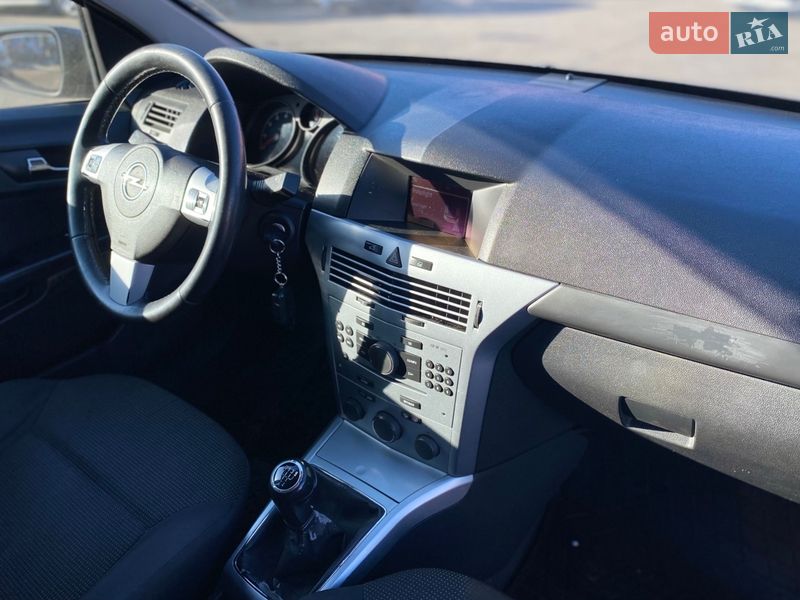 Седан Opel Astra 2012 в Киеве