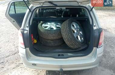 Універсал Opel Astra 2010 в Ромнах