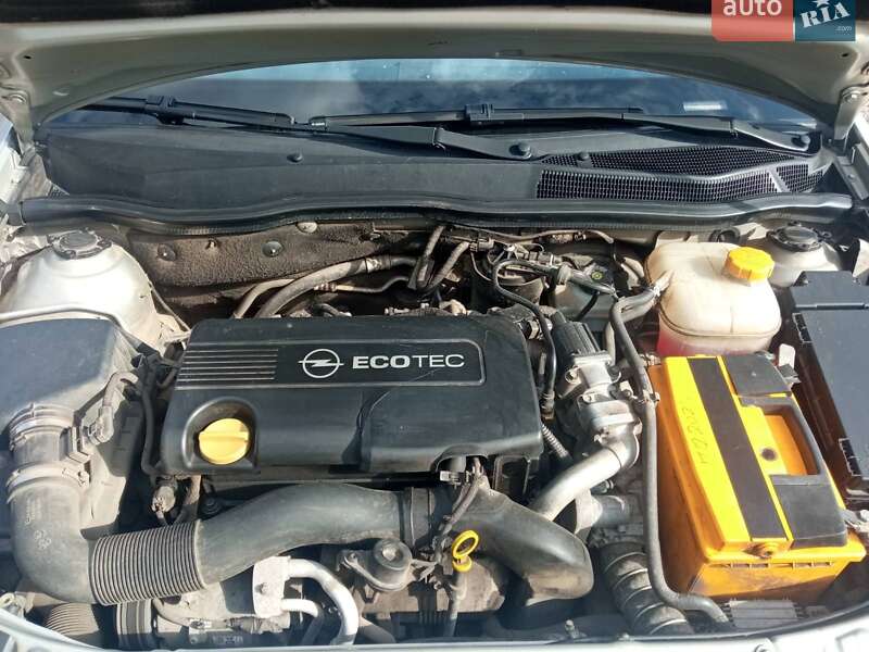 Универсал Opel Astra 2010 в Ромнах