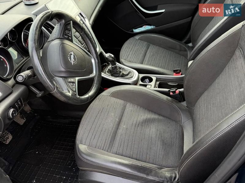 Универсал Opel Astra 2014 в Кагарлыке