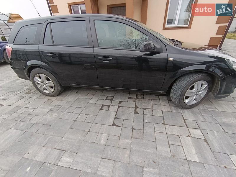 Универсал Opel Astra 2011 в Бышеве