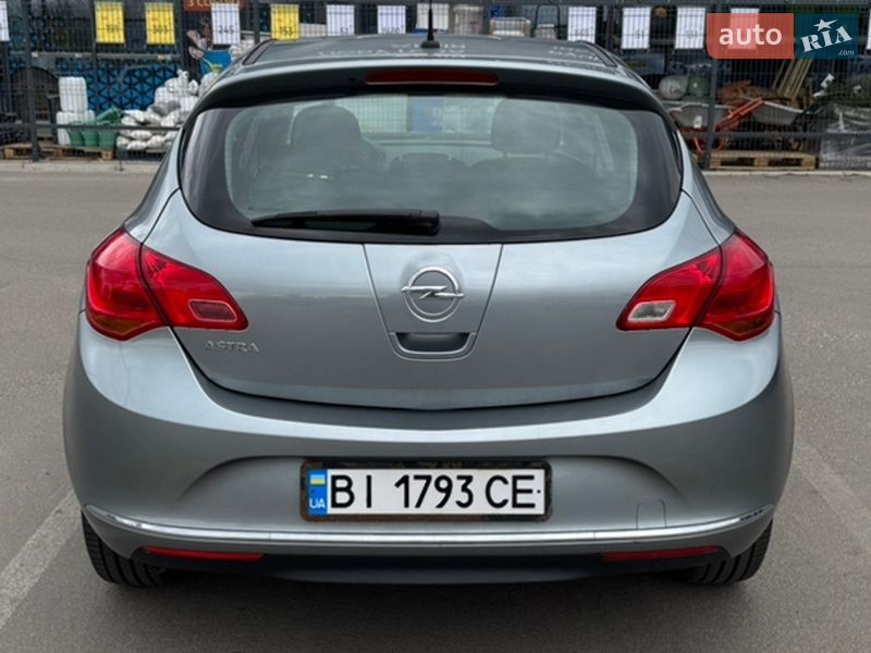 Хэтчбек Opel Astra 2015 в Киеве