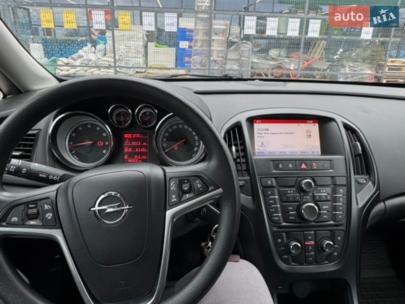 Хэтчбек Opel Astra 2015 в Киеве