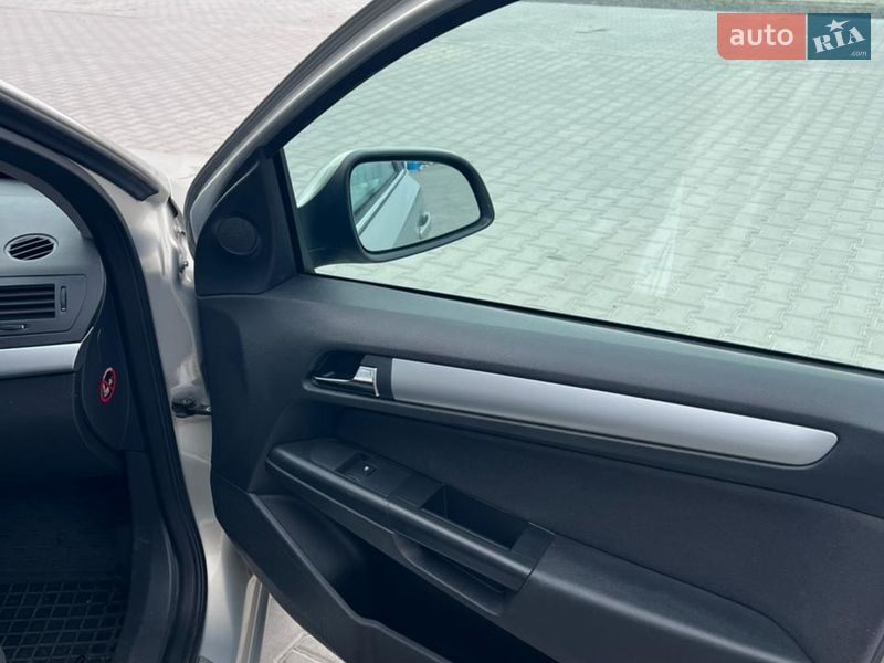 Универсал Opel Astra 2010 в Тернополе