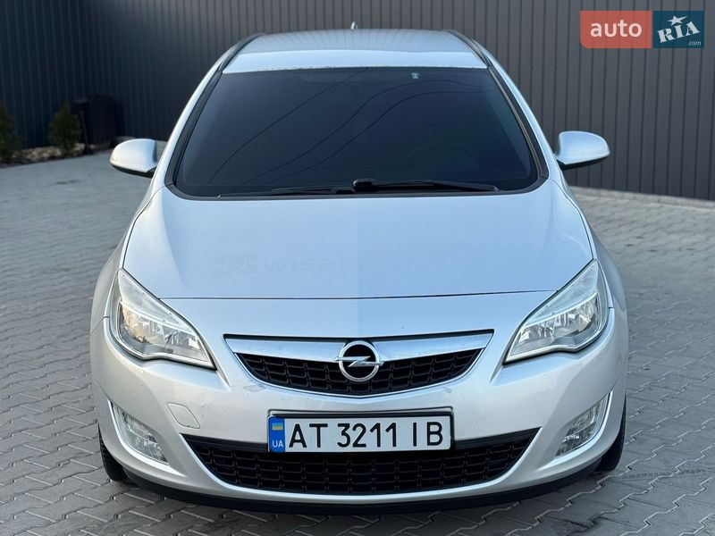 Универсал Opel Astra 2011 в Косове