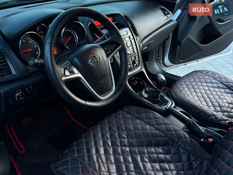 Универсал Opel Astra 2011 в Косове