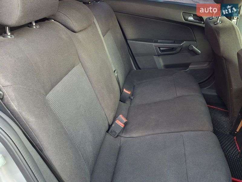 Универсал Opel Astra 2004 в Киеве