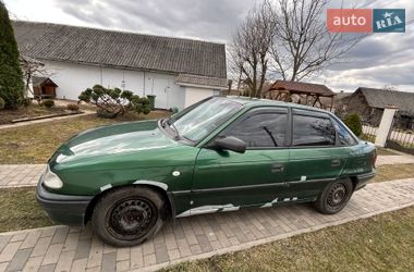 Седан Opel Astra 1996 в Івано-Франківську