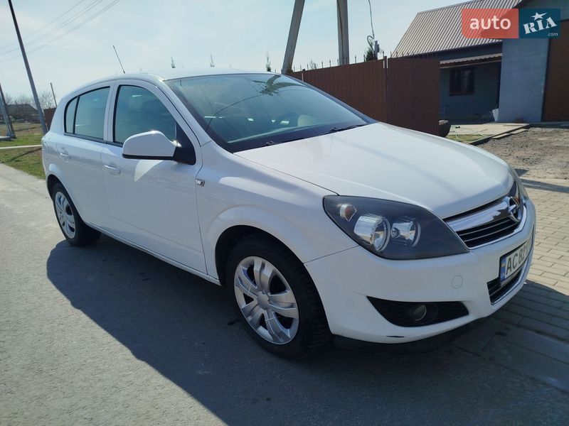 Opel Astra 2012