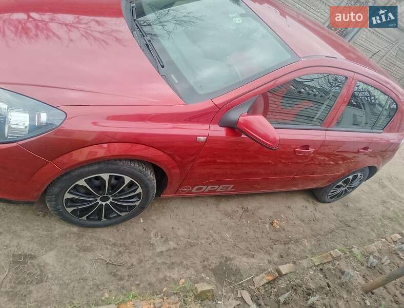 Хэтчбек Opel Astra 2005 в Александрие