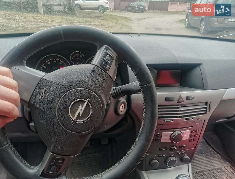 Хэтчбек Opel Astra 2005 в Александрие