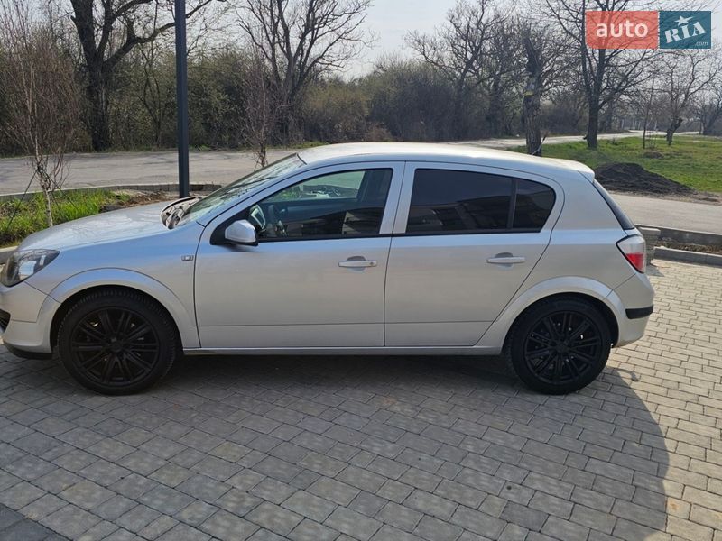 Хетчбек Opel Astra 2006 в Ужгороді