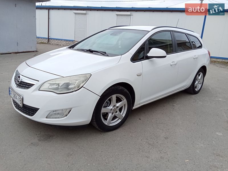 Универсал Opel Astra 2011 в Теофиполе