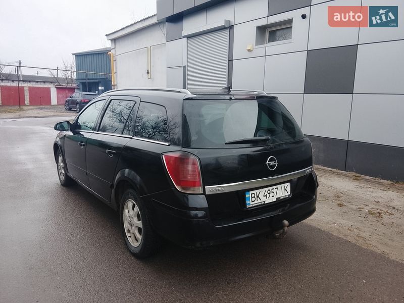 Универсал Opel Astra 2005 в Сарнах