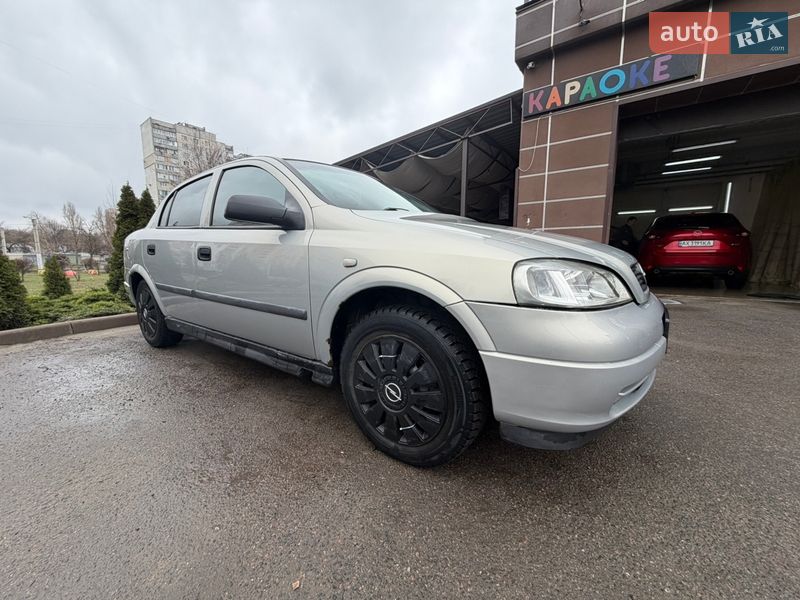 Седан Opel Astra 2006 в Харькове