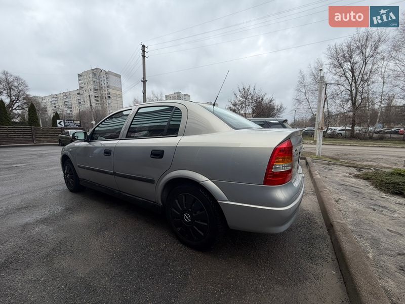 Седан Opel Astra 2006 в Харькове