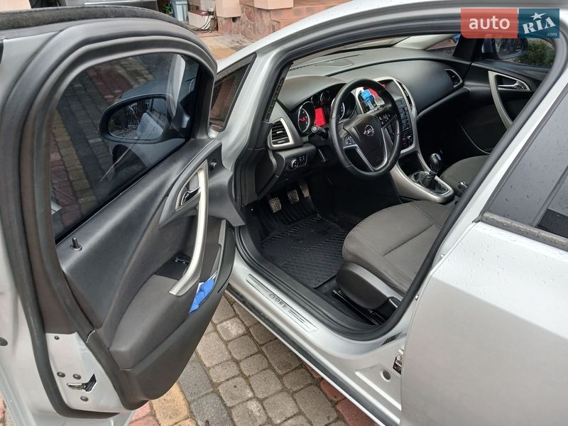 Универсал Opel Astra 2011 в Тысменице