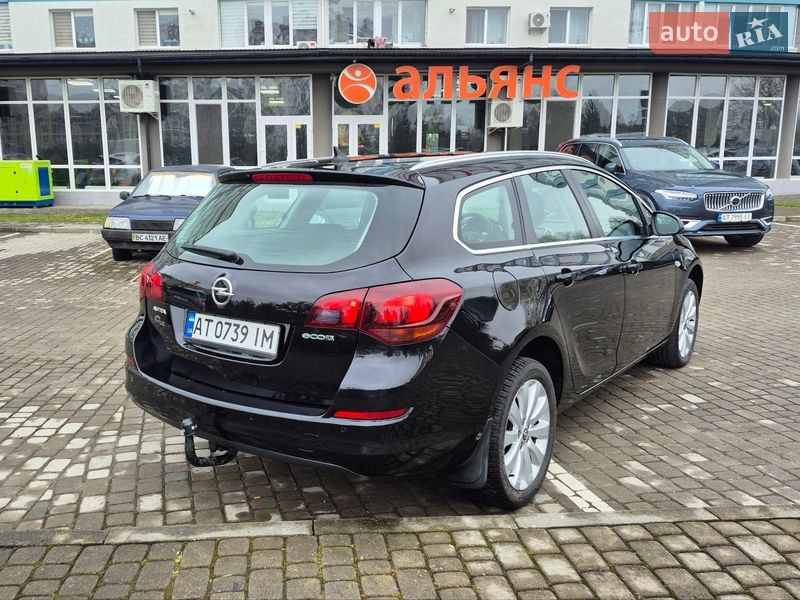 Універсал Opel Astra 2011 в Івано-Франківську