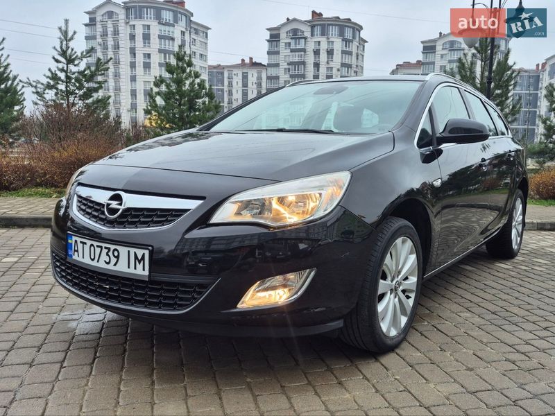 Універсал Opel Astra 2011 в Івано-Франківську