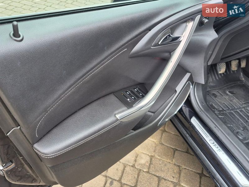 Універсал Opel Astra 2011 в Івано-Франківську