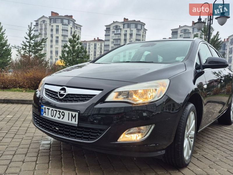 Універсал Opel Astra 2011 в Івано-Франківську