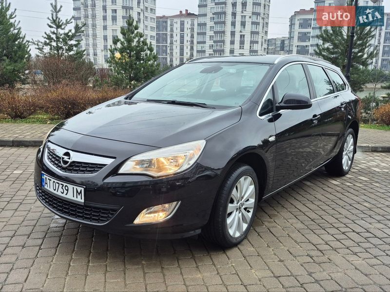 Універсал Opel Astra 2011 в Івано-Франківську