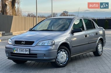 Седан Opel Astra 2006 в Днепре