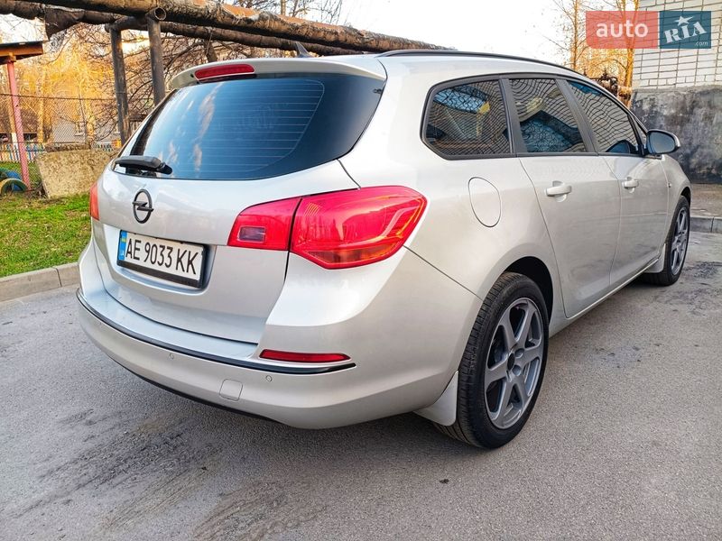 Універсал Opel Astra 2015 в Павлограді