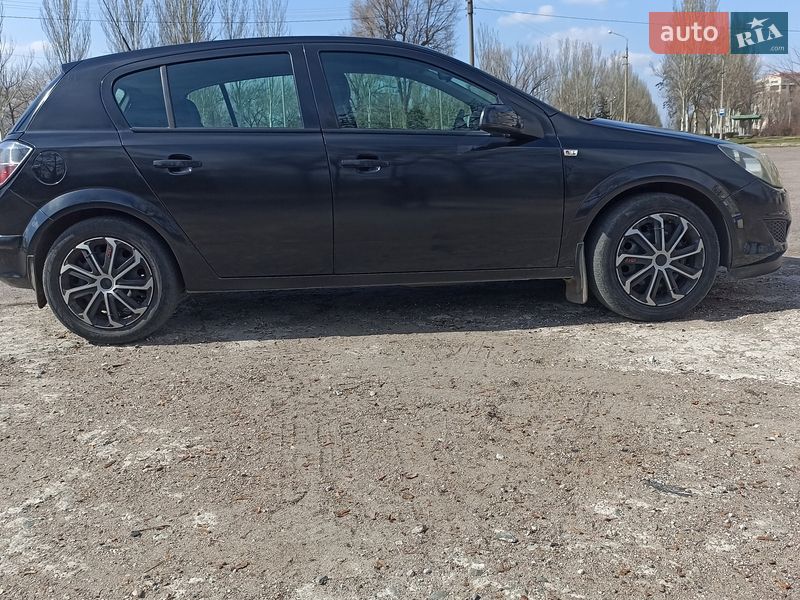 Хетчбек Opel Astra 2012 в Кам'янському