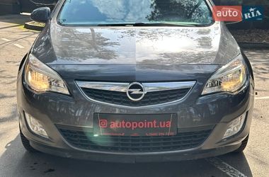 Универсал Opel Astra 2012 в Белогородке