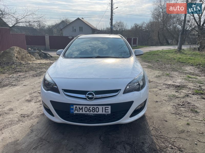 Універсал Opel Astra 2016 в Житомирі