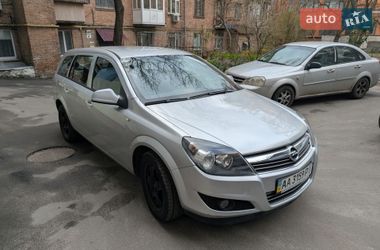 Универсал Opel Astra 2013 в Киеве