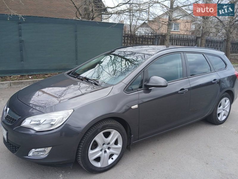 Универсал Opel Astra 2011 в Умани