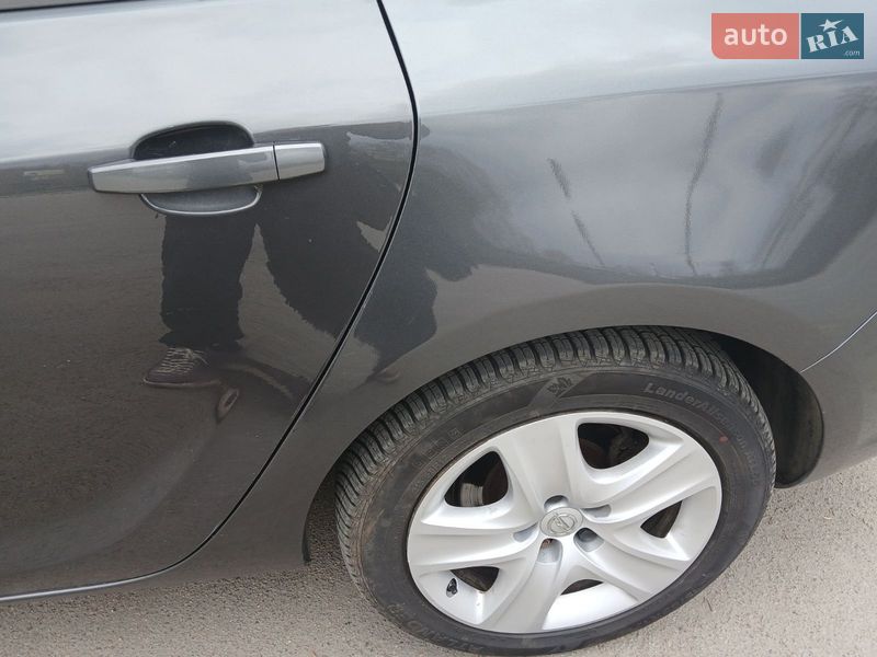 Универсал Opel Astra 2011 в Умани