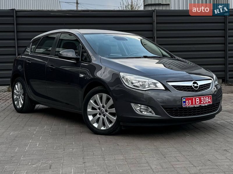 Opel Astra 2011 Opel Astra 2011